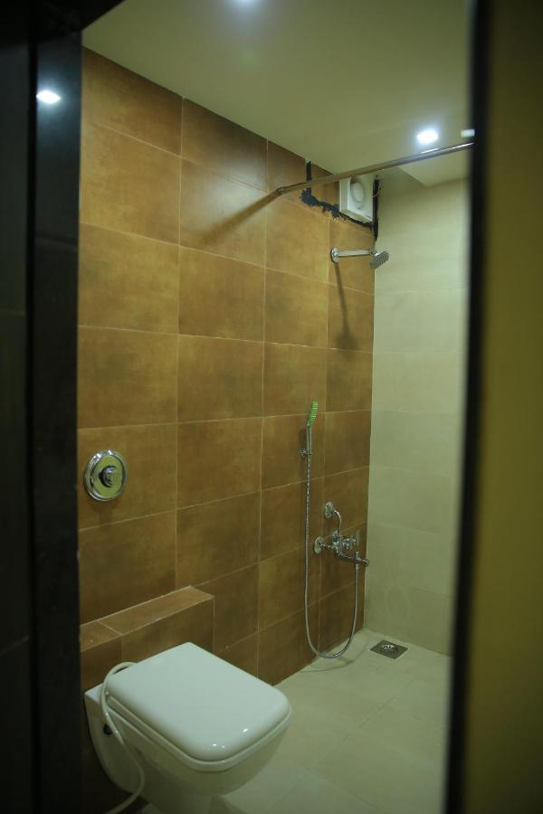 Hotel The Grand Raveta Pātan Zewnętrze zdjęcie
