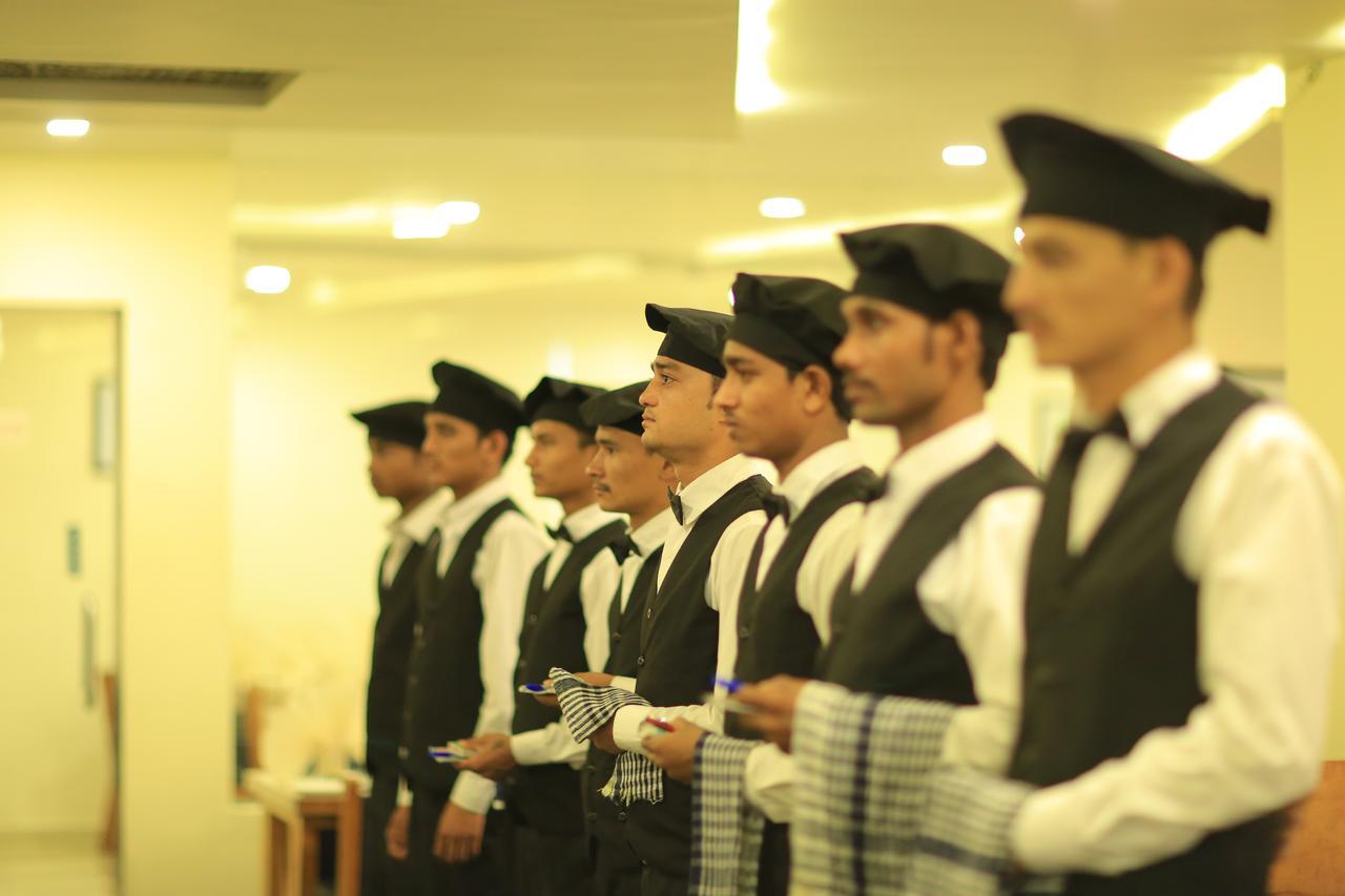 Hotel The Grand Raveta Pātan Zewnętrze zdjęcie