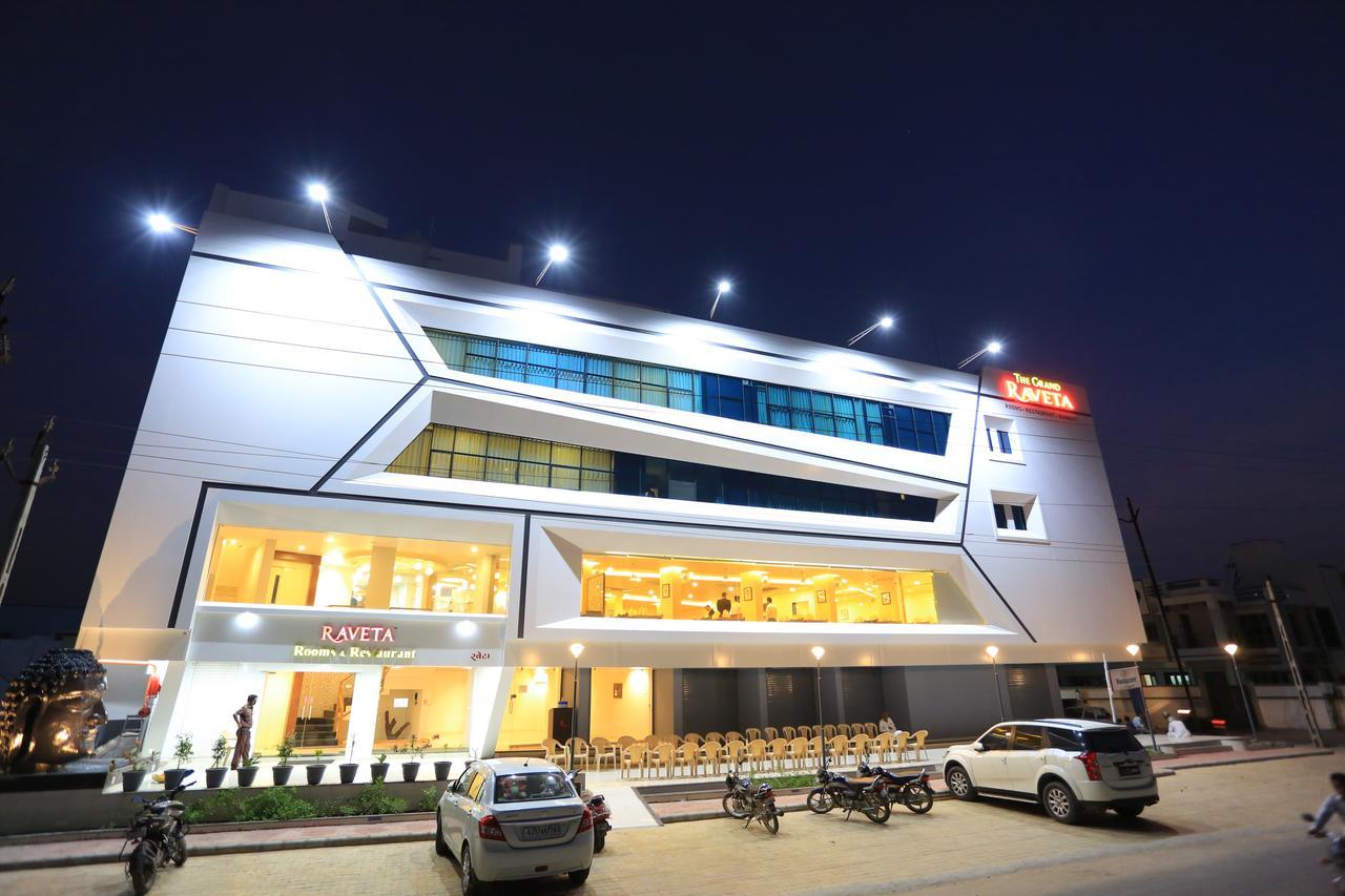 Hotel The Grand Raveta Pātan Zewnętrze zdjęcie