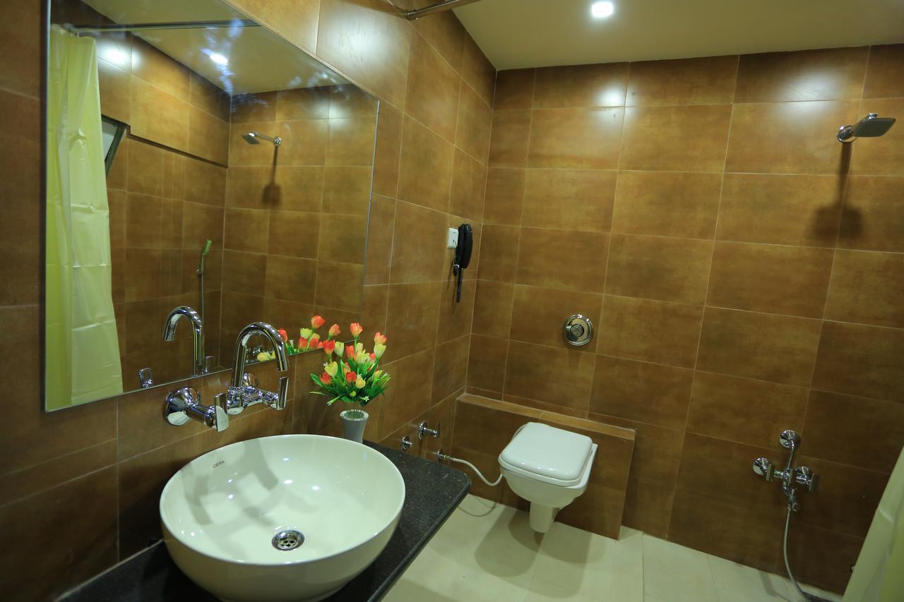 Hotel The Grand Raveta Pātan Zewnętrze zdjęcie