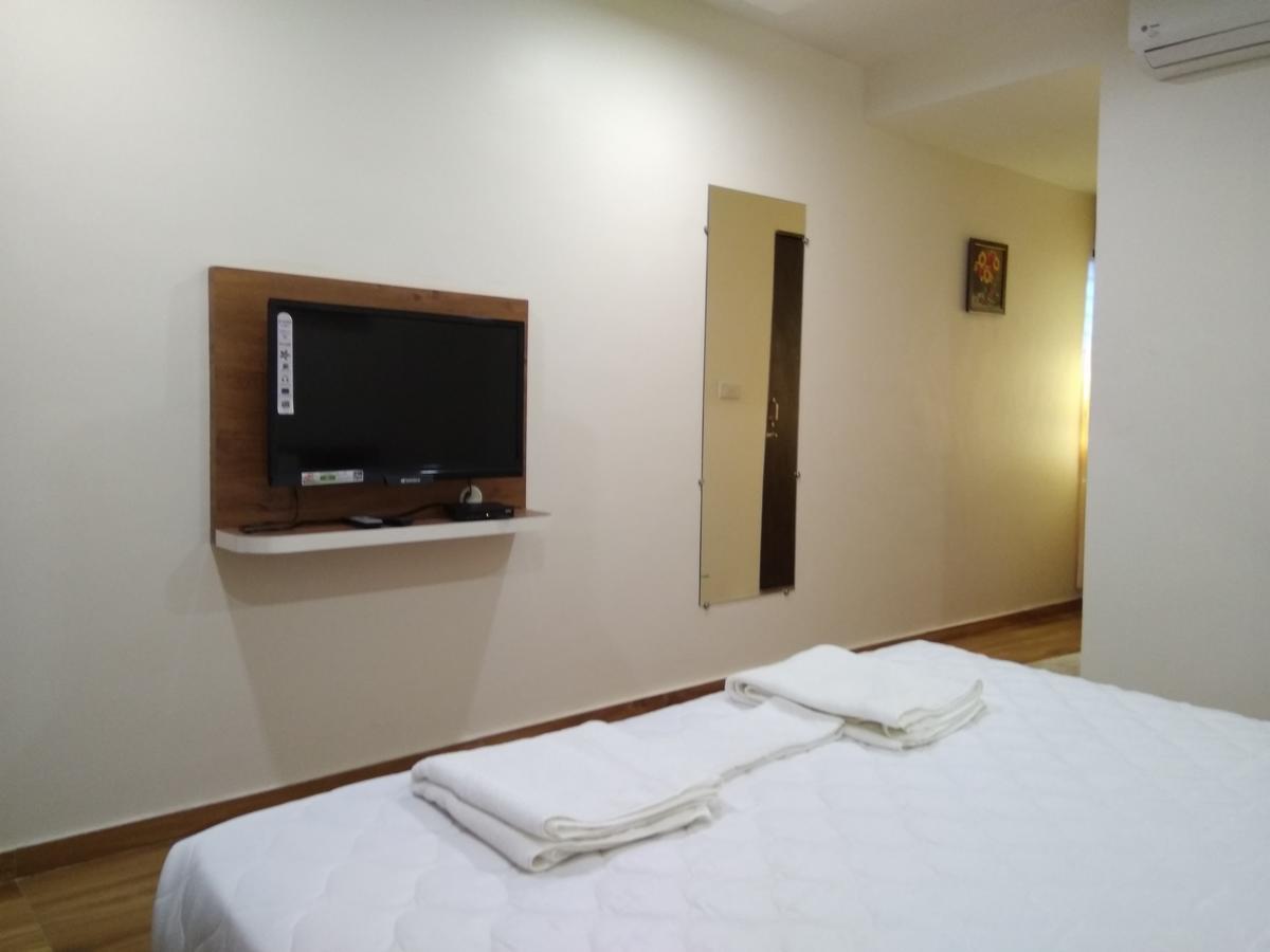 Hotel The Grand Raveta Pātan Zewnętrze zdjęcie