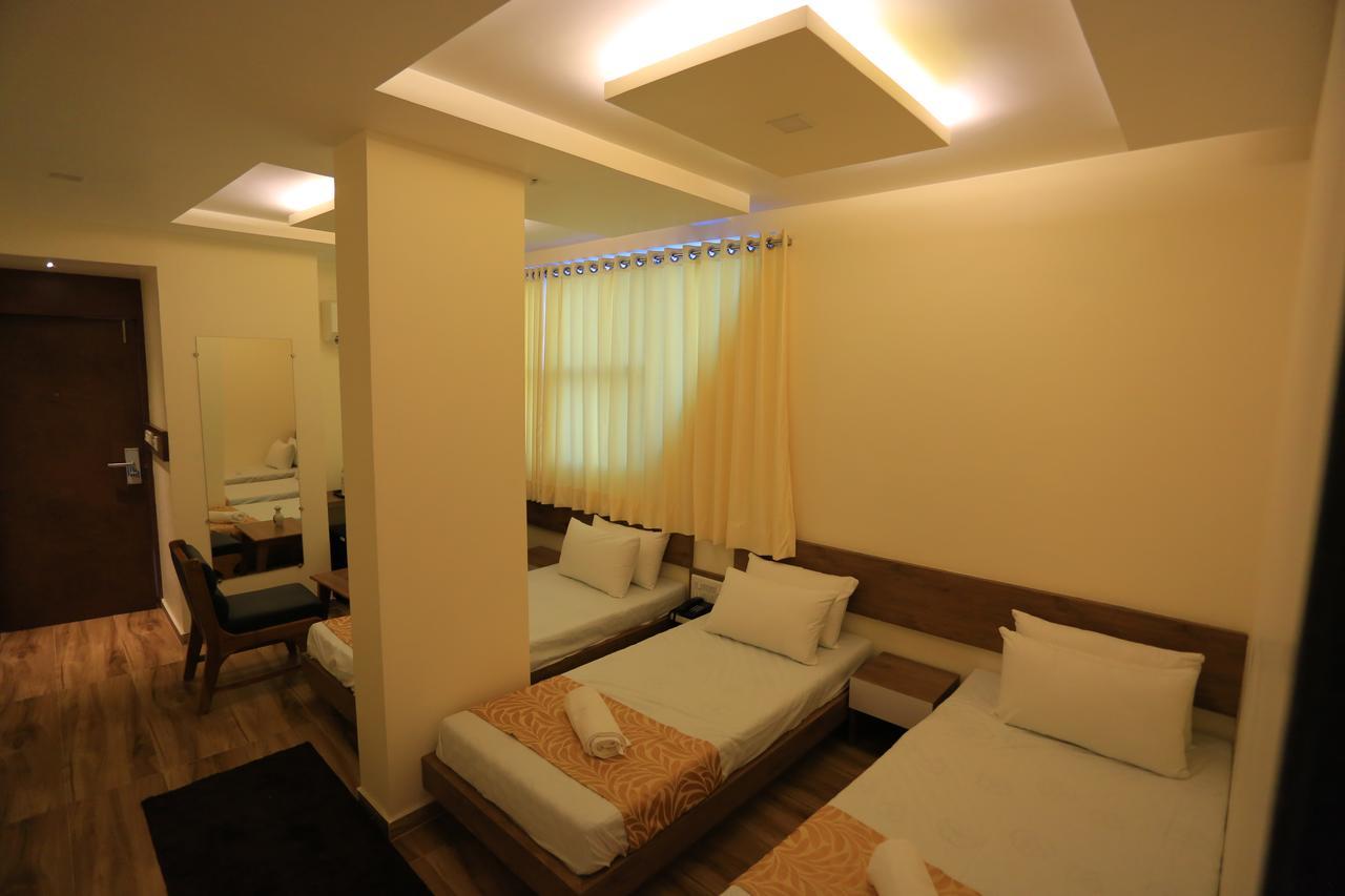 Hotel The Grand Raveta Pātan Zewnętrze zdjęcie