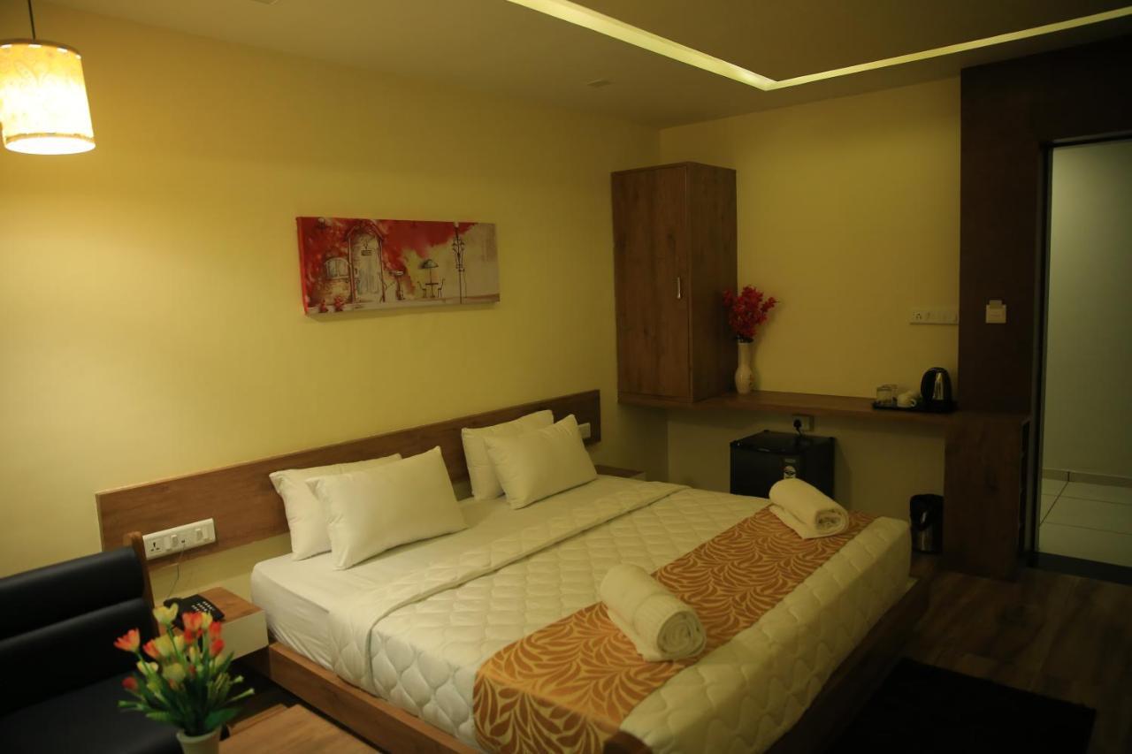 Hotel The Grand Raveta Pātan Zewnętrze zdjęcie